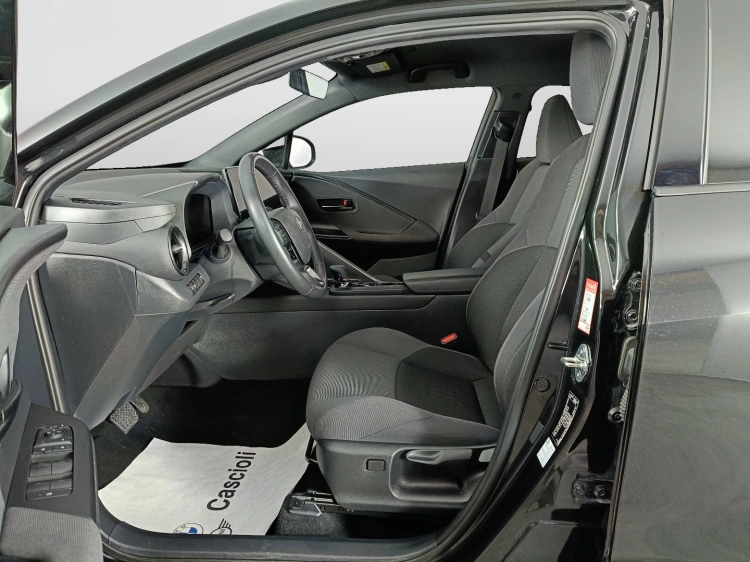 8 - Toyota C-HR C-HR 1.8 hv Trend fwd e-cvt