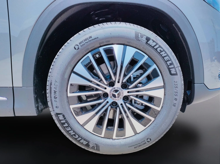 8 - Mercedes-Benz EQA 300 4MATIC