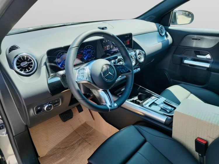 9 - Mercedes-Benz EQA 300 4MATIC