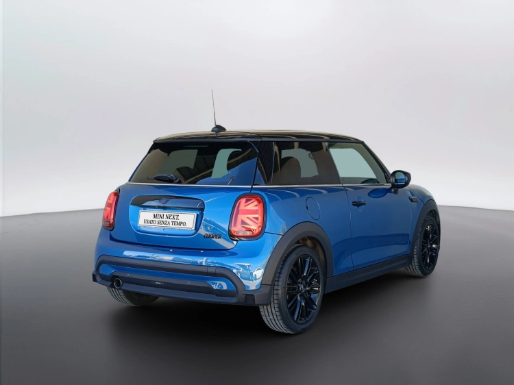 4 - MINI Cooper Mini 3p 1.5 Cooper Business auto