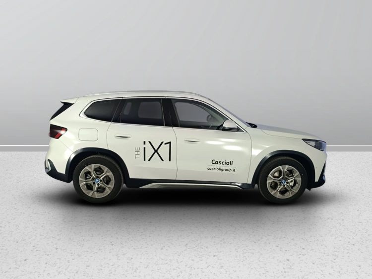 3 - BMW iX1 iX1 edrive 20 X-Line