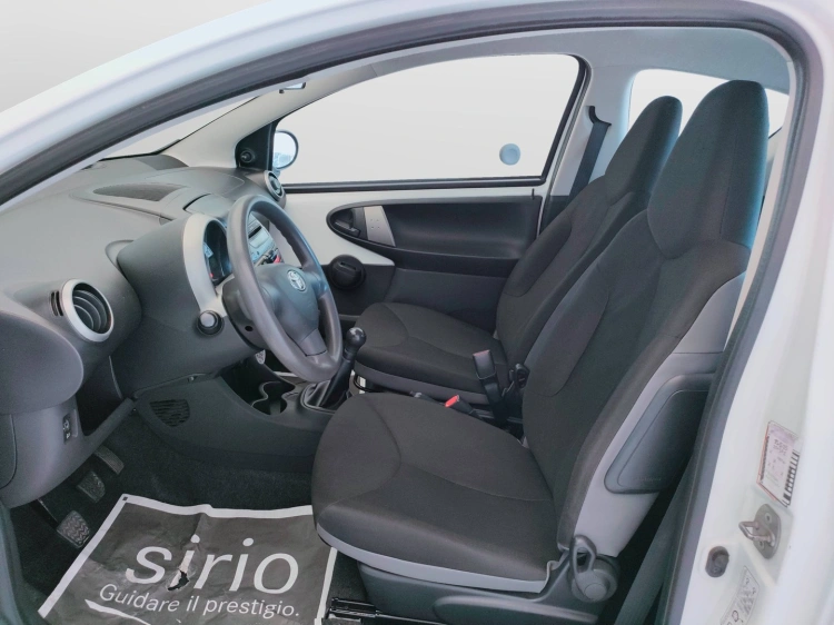 12 - Toyota Aygo Aygo 3p 1.0 Lounge connect