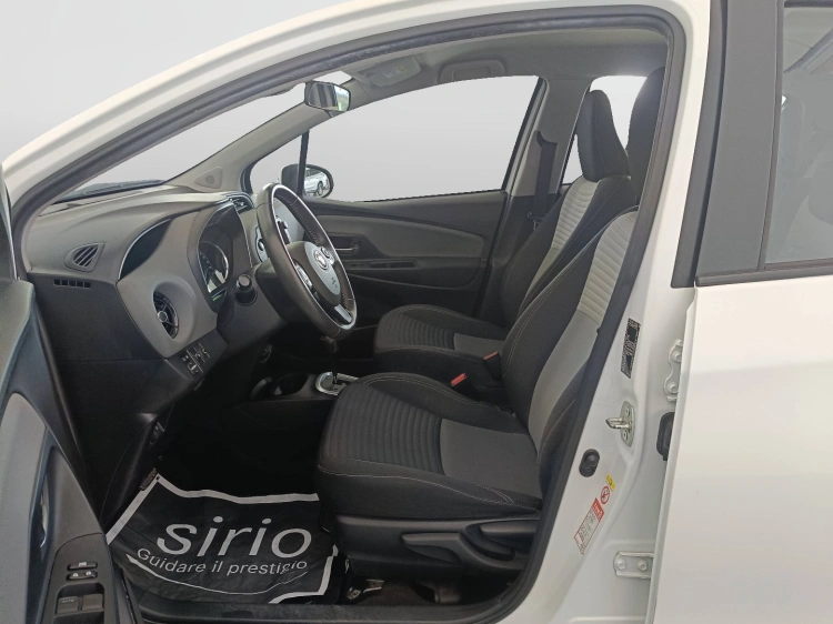 8 - Toyota Yaris Yaris 5p 1.5h Active