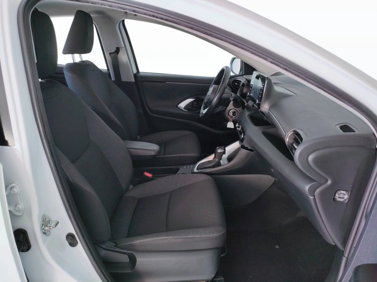 11 - Toyota Yaris Yaris 1.5h Trend