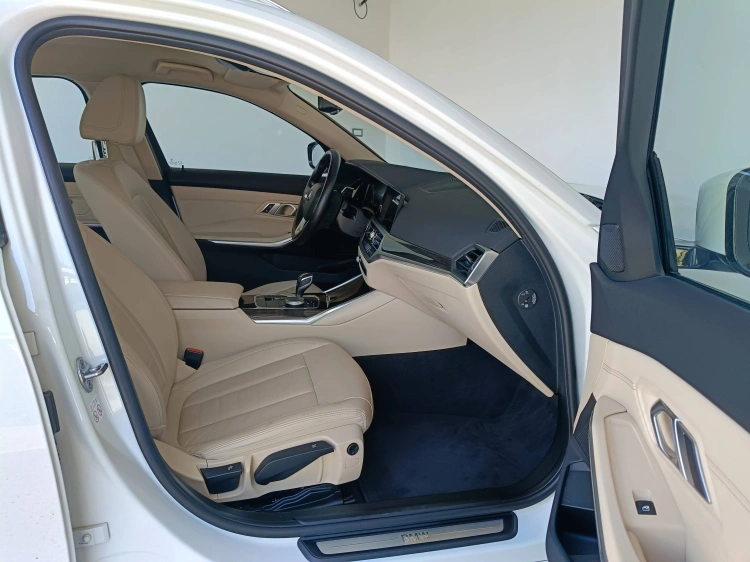 11 - BMW Serie 3 320d Touring Luxury auto