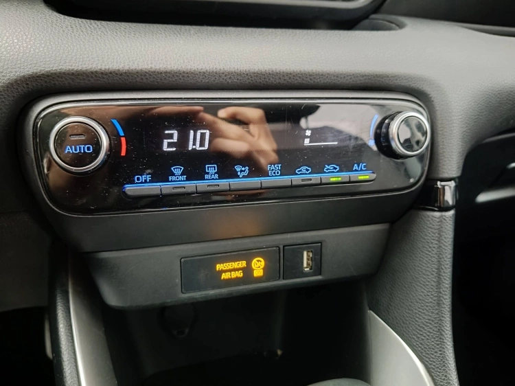 15 - Toyota Yaris Yaris 1.5h Trend
