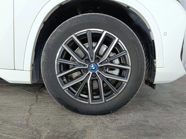 16 - BMW iX1 iX1 xdrive 30