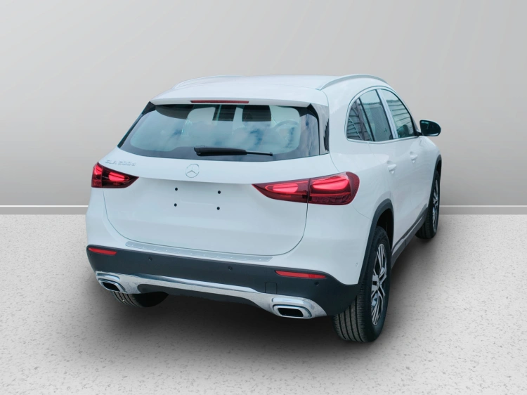 6 - Mercedes-Benz GLA 200 d automatic