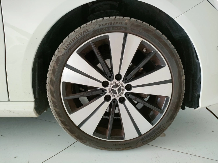 8 - Mercedes-Benz Classe A 180 d Sport Activity edition
