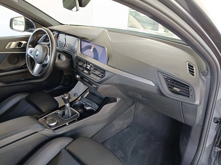 10 - BMW Serie 1 118 D M SPORT