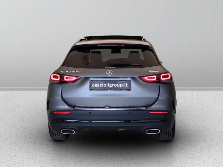 4 - Mercedes-Benz GLA 200 d Premium 4matic auto