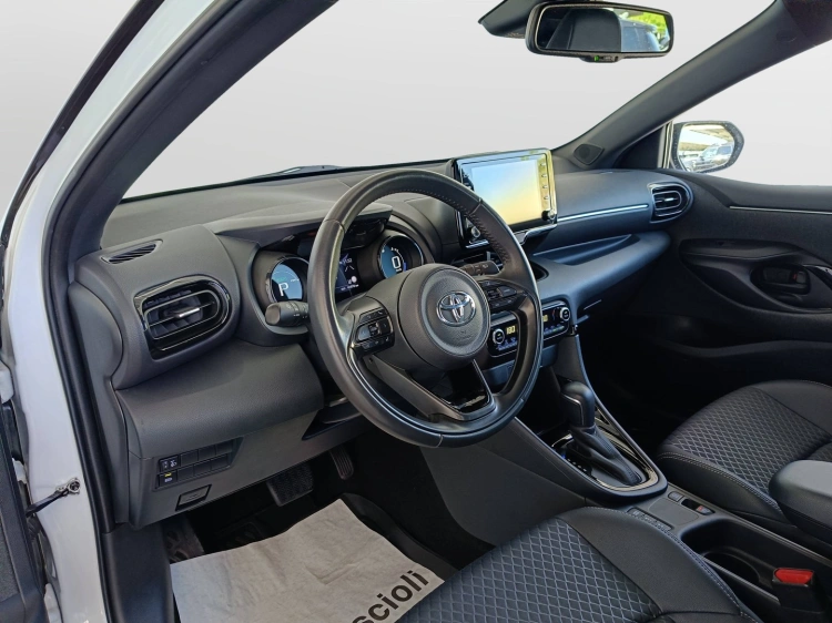 7 - Toyota Yaris Yaris 1.5h Style