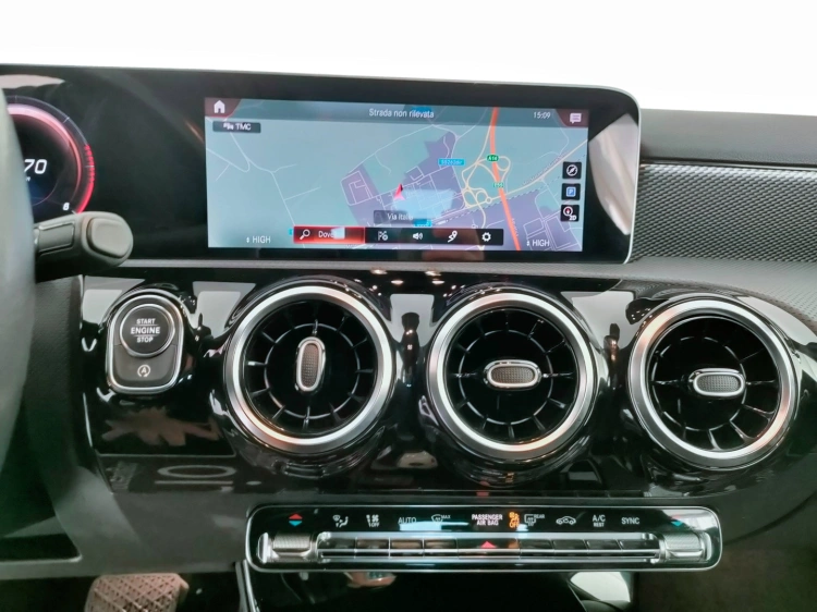 11 - Mercedes-Benz Classe A 180 d Sport auto