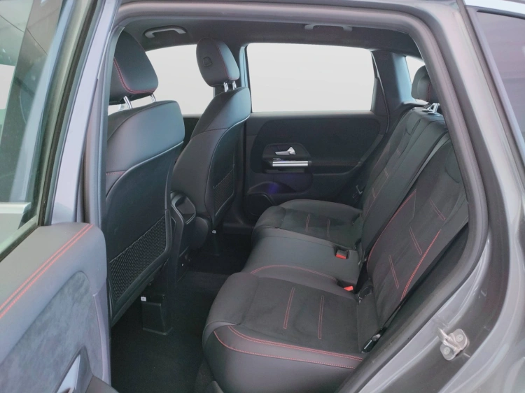 12 - Mercedes-Benz Classe B 180 d AMG Line Advanced Plus auto