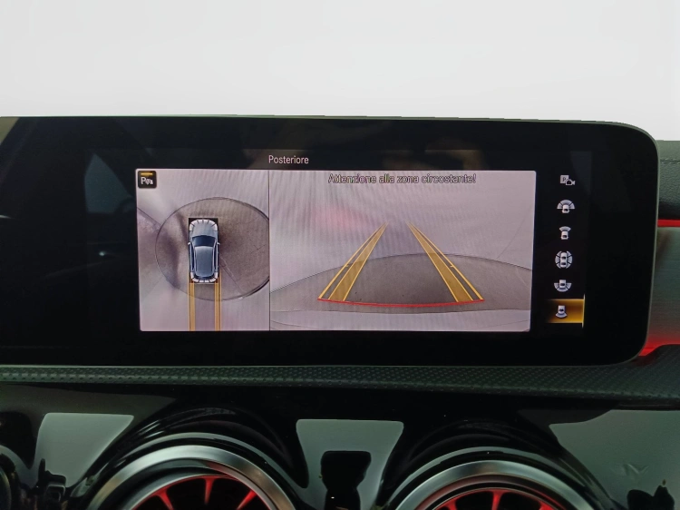 15 - Mercedes-Benz Classe A 180 d Premium auto
