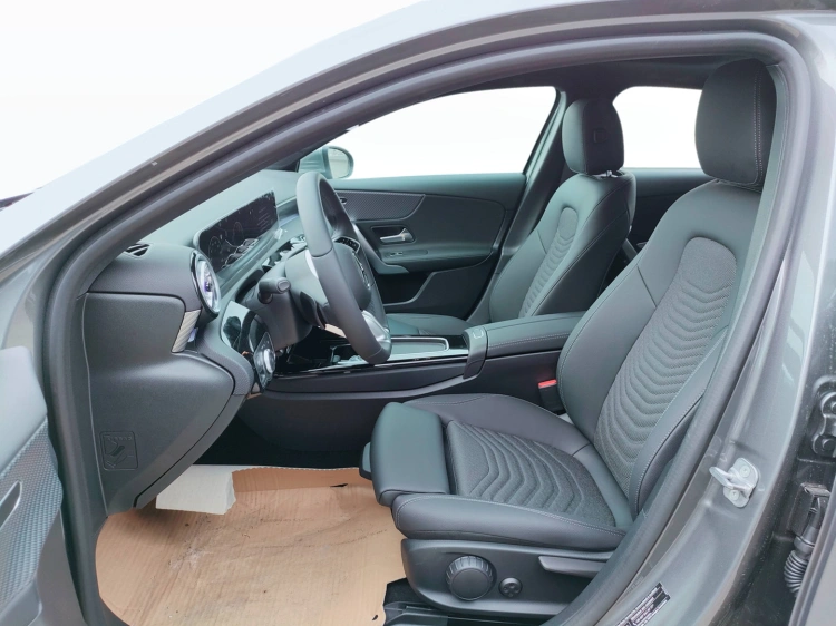 9 - Mercedes-Benz Classe A 250 e con tecnologia ibrida EQ