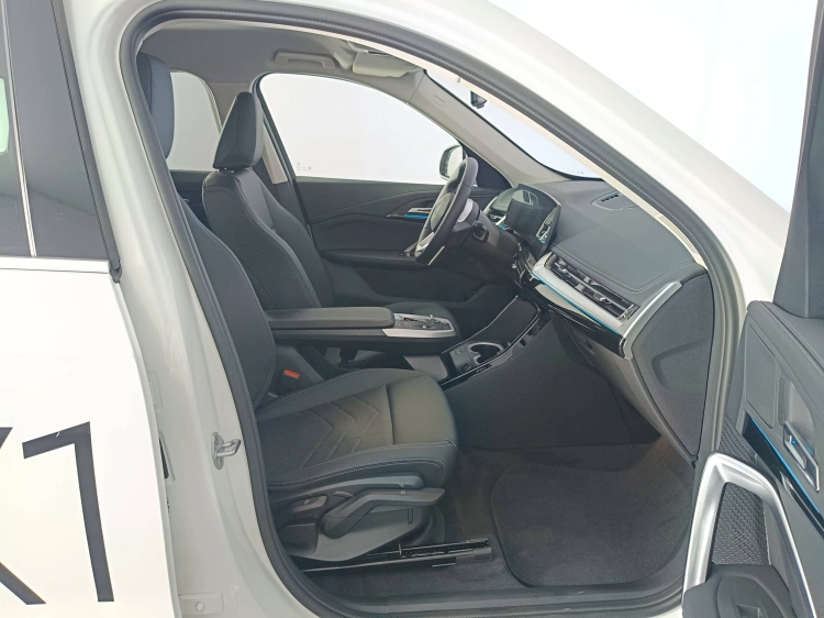 12 - BMW iX1 BMW iX1 eDrive20-Special Edition