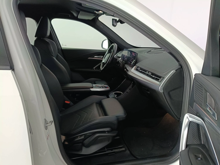 11 - BMW iX1 iX1 xdrive 30