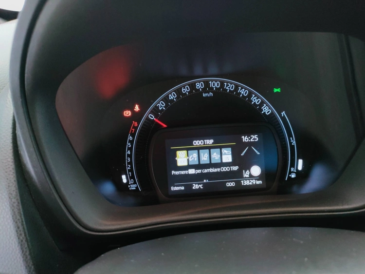 16 - Toyota Aygo X Aygo X 1.0 Trend 72cv