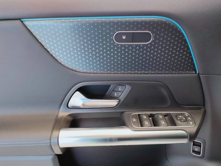 19 - Mercedes-Benz GLA 180 d Progressive Advanced Plus auto