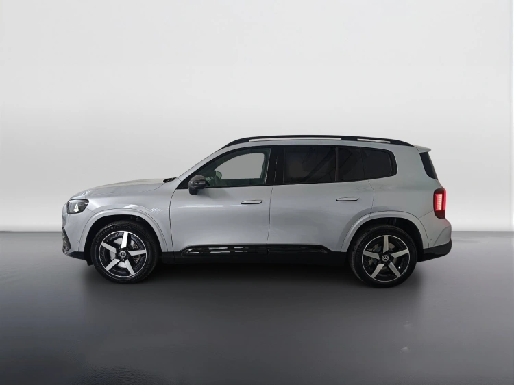 6 - Mercedes-Benz GLB 250+ con tecnologia EQ
