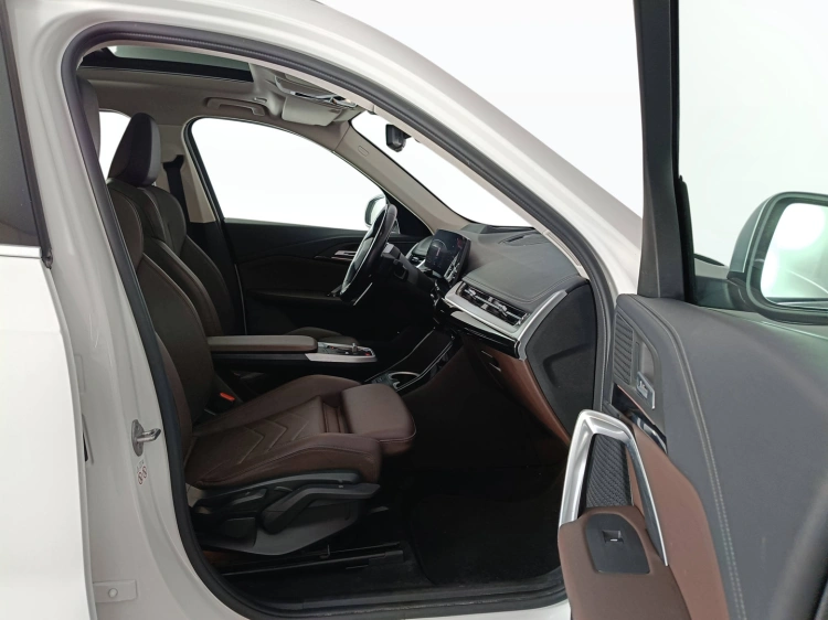 11 - BMW iX1 iX1 xdrive 30 X-Line