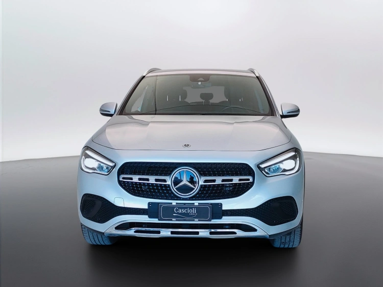 2 - Mercedes-Benz GLA 200 d Sport Plus auto
