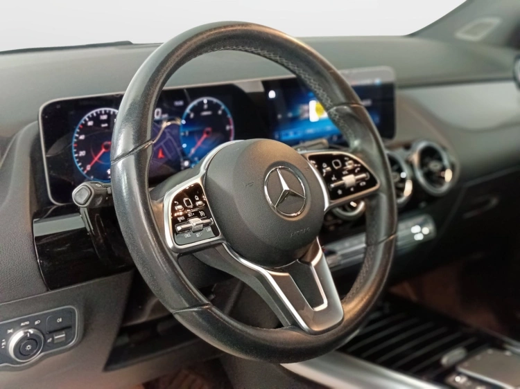 17 - Mercedes-Benz GLA 200 d Sport Plus auto