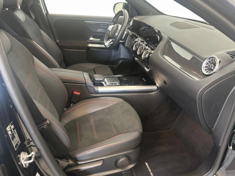 13 - Mercedes-Benz GLA 200 d Premium auto
