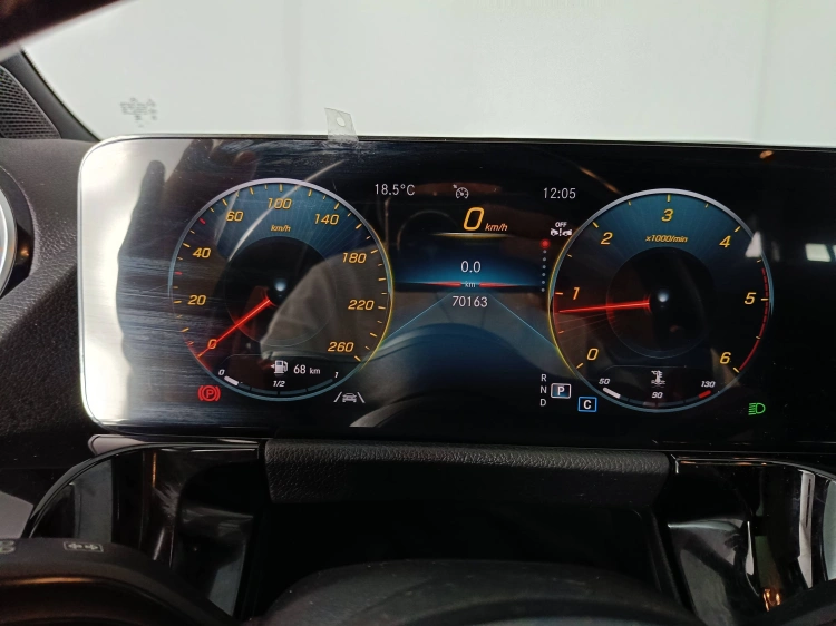 12 - Mercedes-Benz GLA GLA-H247 2020 - 180 d Premium auto