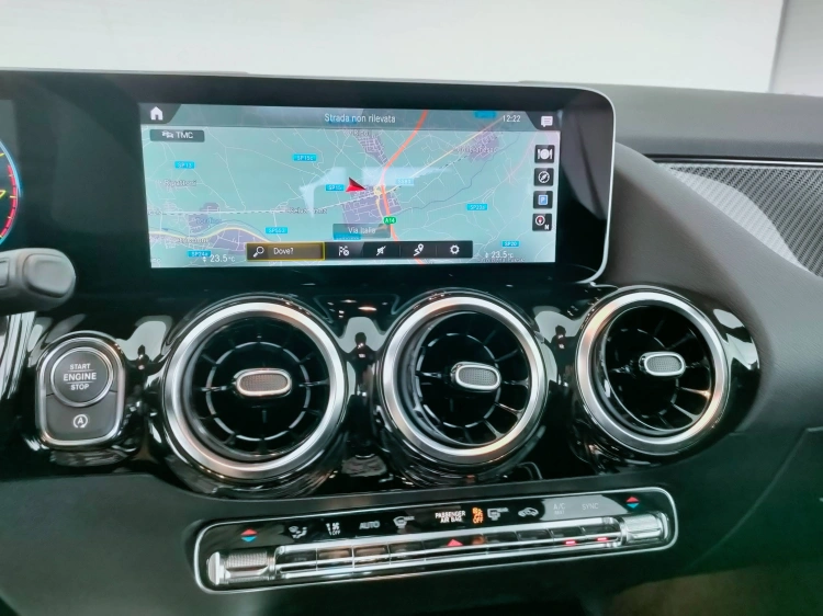 17 - Mercedes-Benz Classe B 180 Premium auto