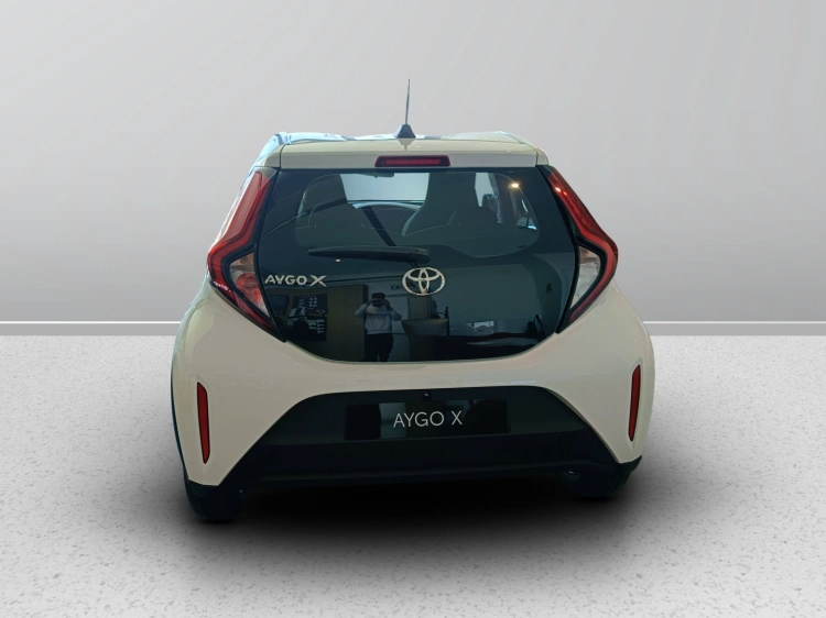 4 - Toyota AYGO X AYGO X 10B MT ACTIVE MY24