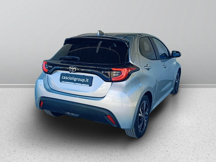 6 - Toyota Yaris Yaris 1.5h Trend