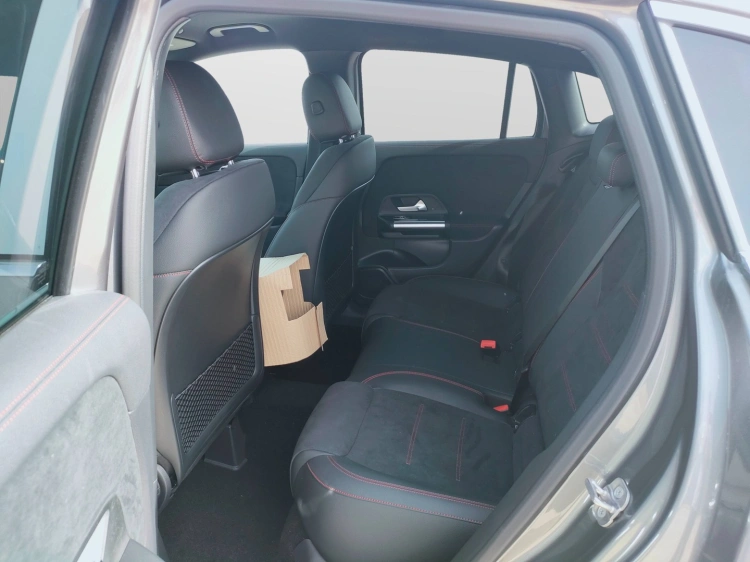 10 - Mercedes-Benz GLA 200 d automatic