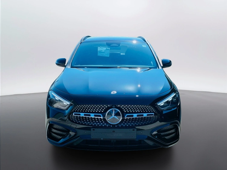 2 - Mercedes-Benz GLA 200 d automatic