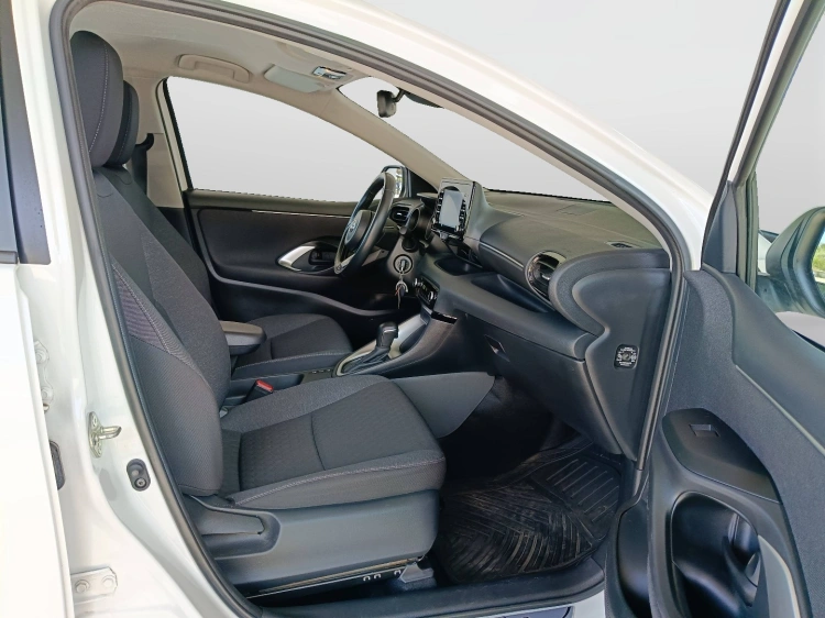 11 - Toyota Yaris Yaris 1.5h Trend