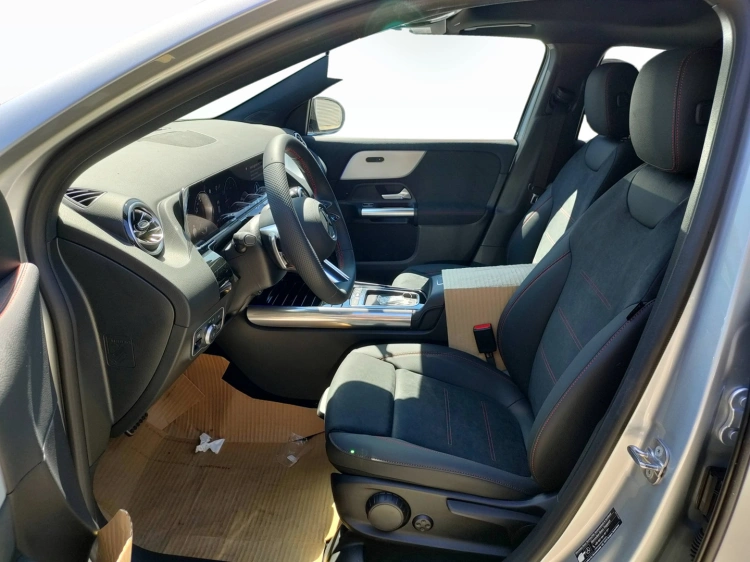 8 - Mercedes-Benz GLA 200 d automatic