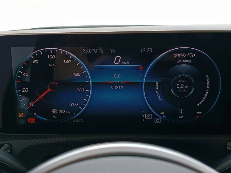12 - Mercedes-Benz Classe A 180 d Sport auto