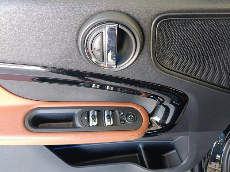 18 - MINI Countryman Mini Countryman 2.0 Cooper SD Essential auto