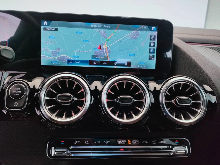 19 - Mercedes-Benz GLA 200 d Premium 4matic auto