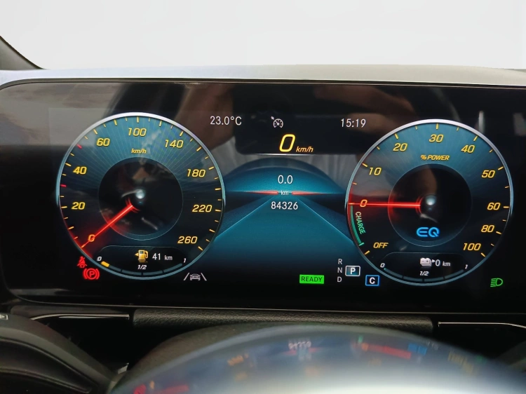 13 - Mercedes-Benz GLA 250 e phev (eq-power) Premium auto