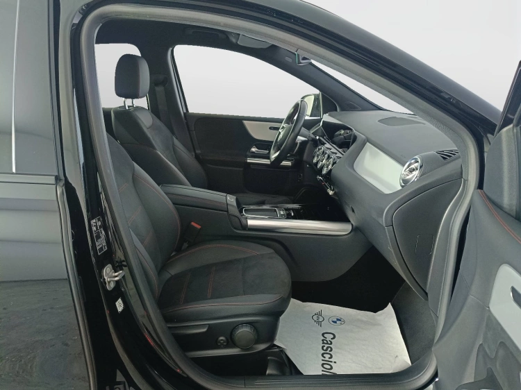 12 - Mercedes-Benz Classe B 180 d AMG Line Premium auto