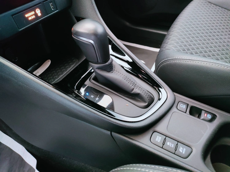 18 - Toyota Yaris Yaris 1.5h Style