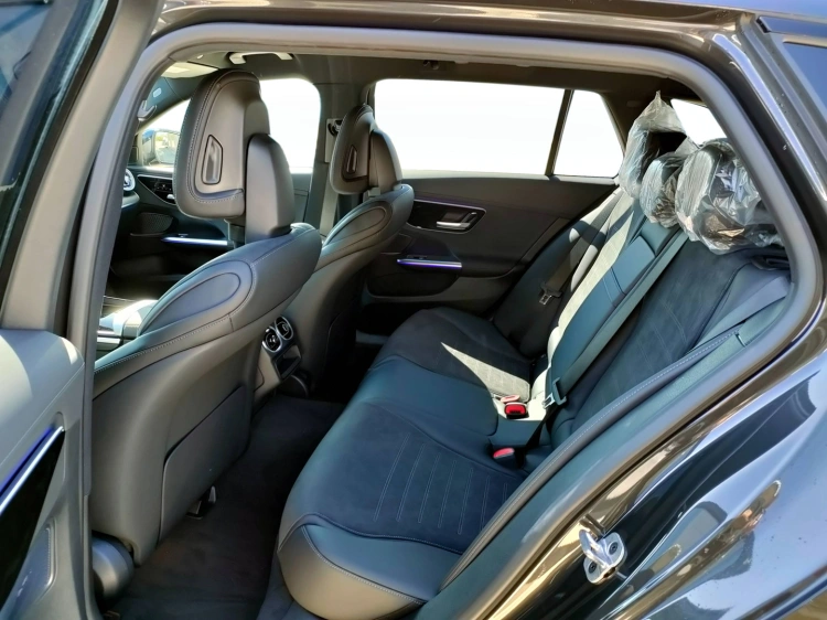 10 - Mercedes-Benz Classe C 300 d Station Wagon