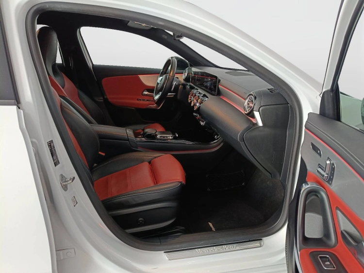 11 - Mercedes-Benz Classe A 180 d Premium auto