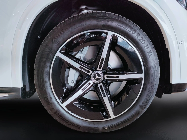8 - Mercedes-Benz GLC 400 4MATIC con tecnologia EQ