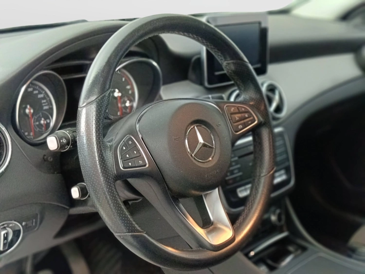 16 - Mercedes-Benz Classe CLA MERCEDES CLA 200 d S.W. Automatic Sport
