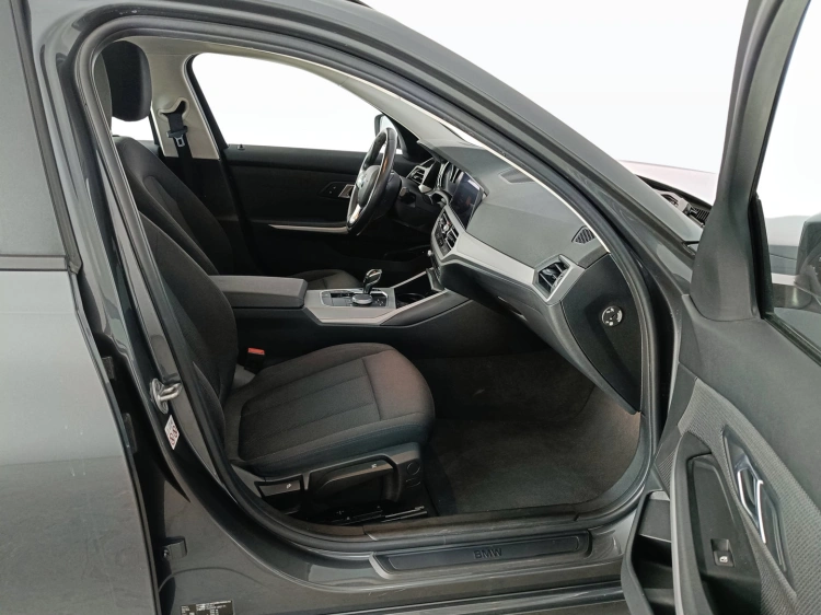 12 - BMW Serie 3 320d Touring mhev 48V xdrive auto