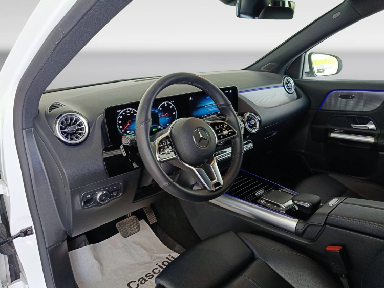 7 - Mercedes-Benz EQA 300 Sport 4matic