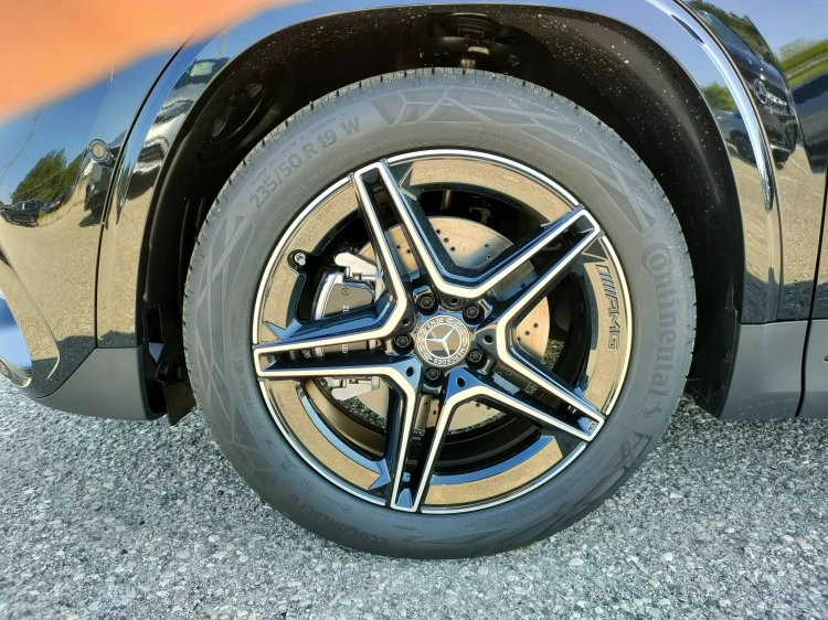 7 - Mercedes-Benz GLA 200 d automatic